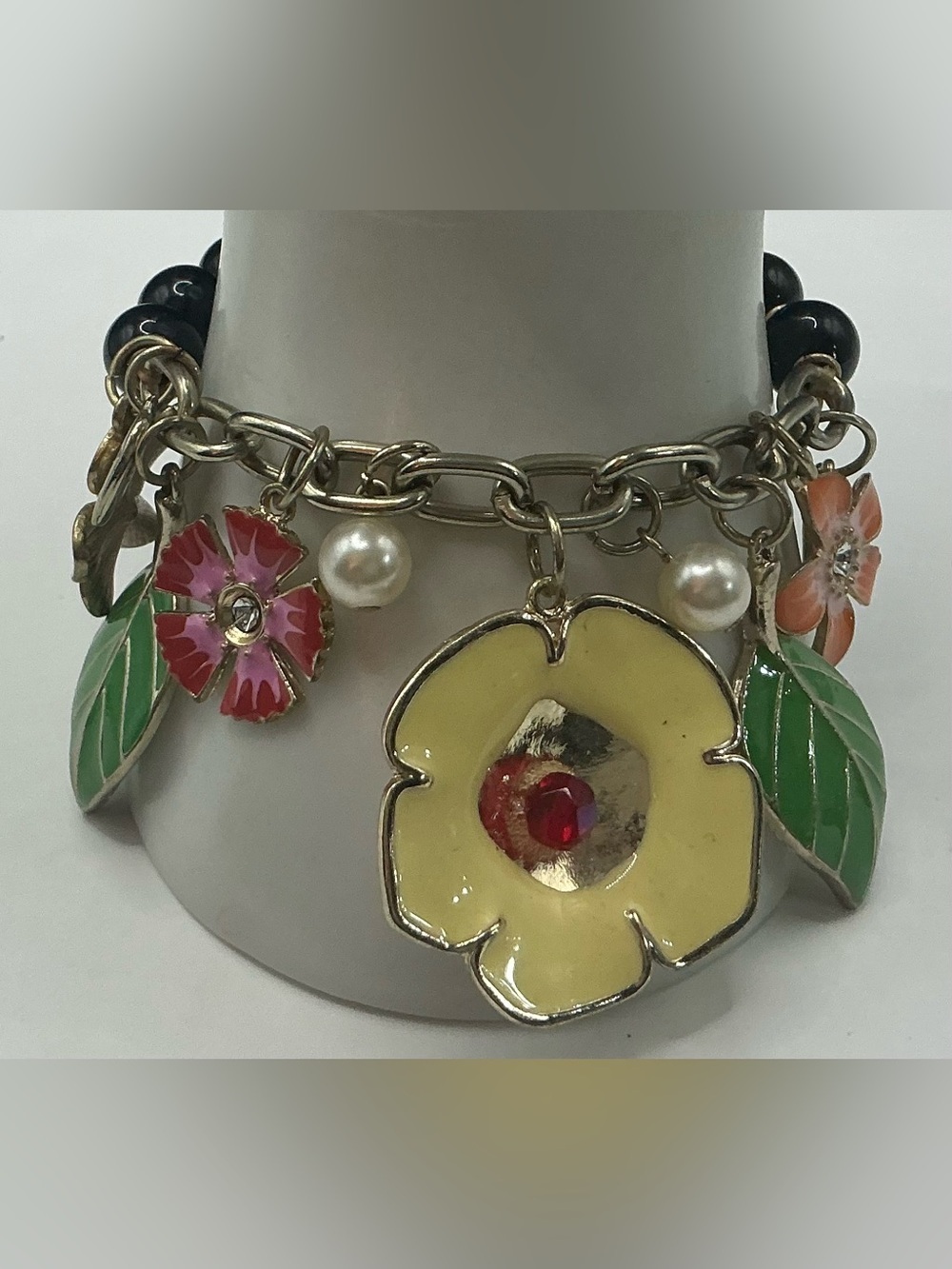 BETSEY JOHNSON GOLD TONE FAUX PEARL CHARM BLACK STRETCH BRACELET FLOWERS LEAVES